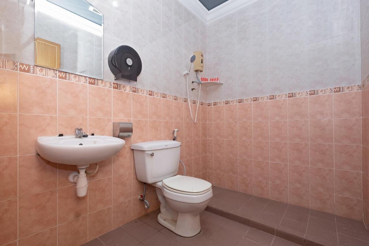 Oyo 90050 V Hotel Teluk Intan Ngoại thất bức ảnh
