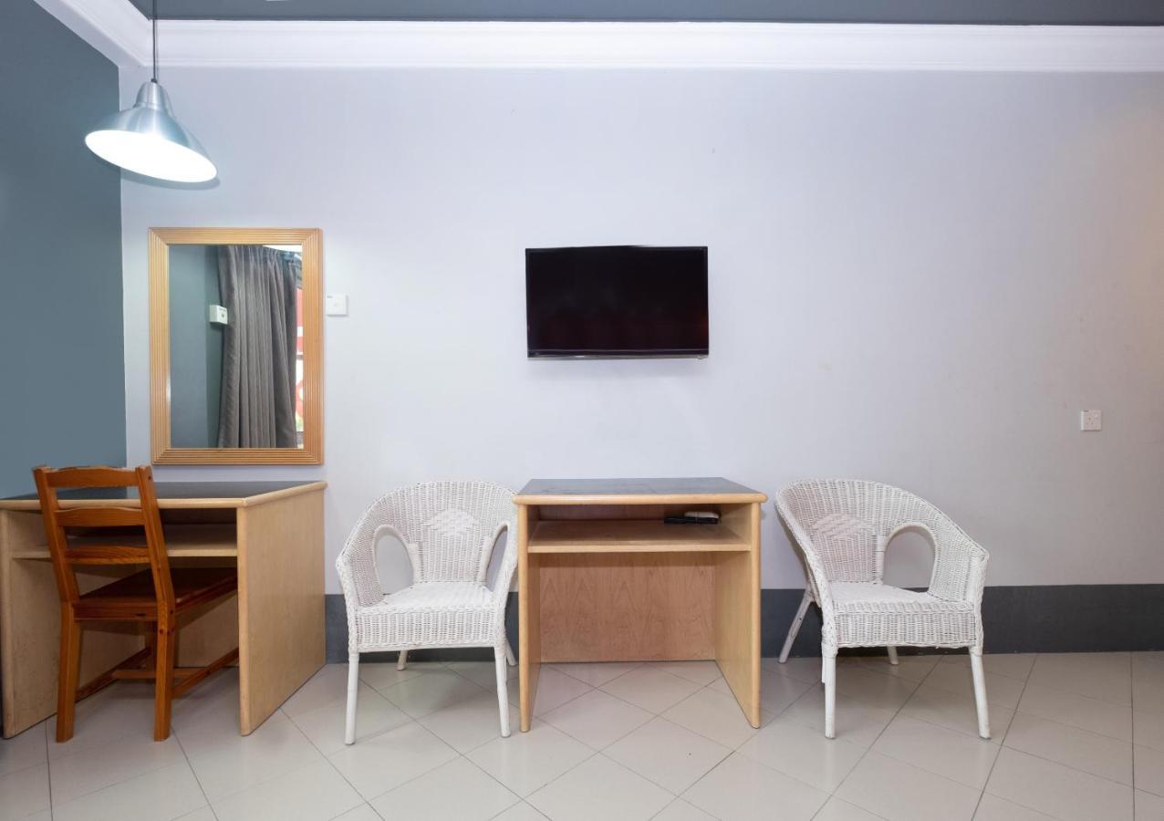 Oyo 90050 V Hotel Teluk Intan Ngoại thất bức ảnh